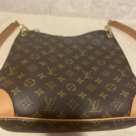 Excellent condition, with box and dust bag.less than a year old . - Picture 10 of 10